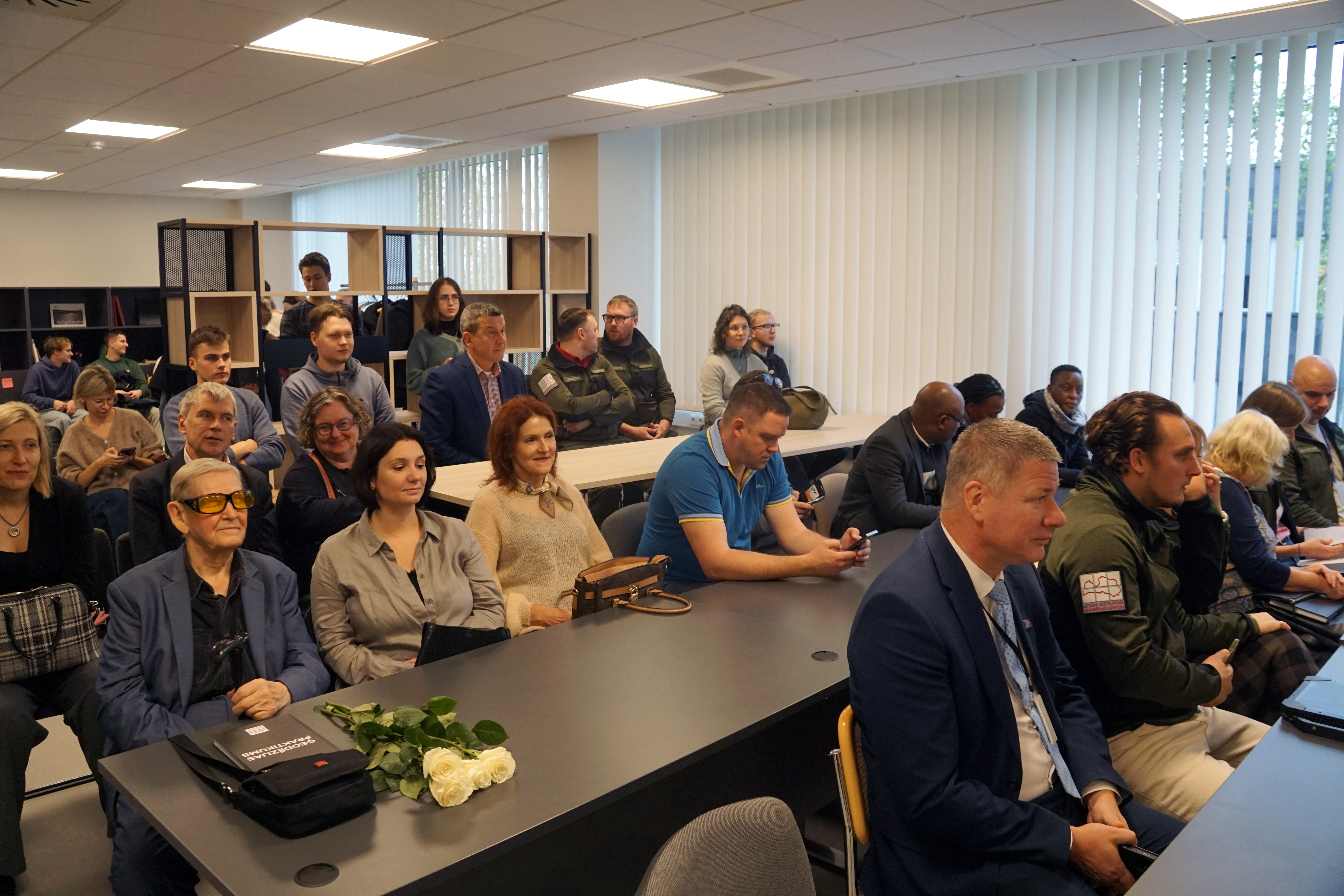 Grāmatāas “Ģeodēzijas praktikums” prezentācija